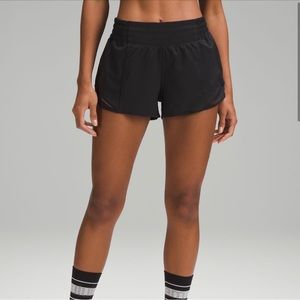 NWT Lululemon Hotty Hot High Rise 2.5” Black Shorts Size 4